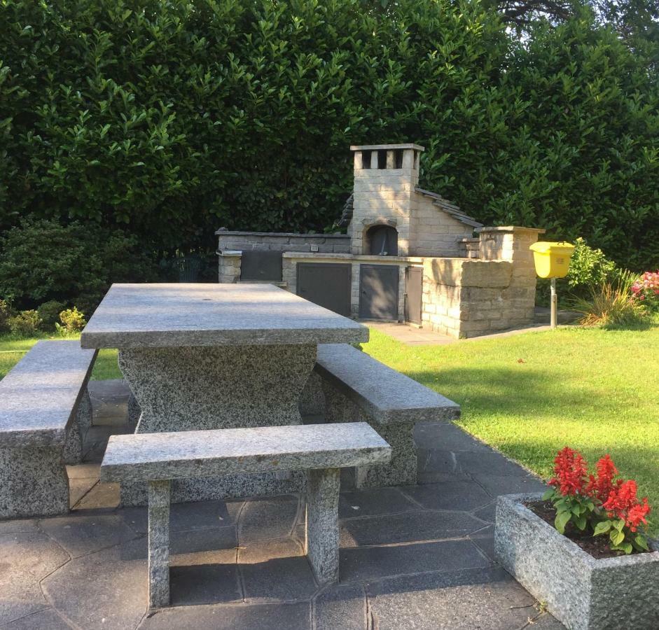 Villa Alice Lesa Exterior photo